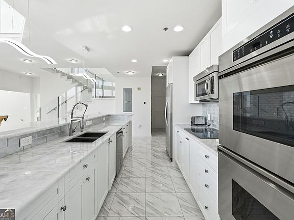 4th image of 2795 Peachtree Rd NE Unit 2604