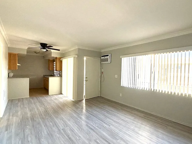 10059 Pinewood Ave — Photo 20
