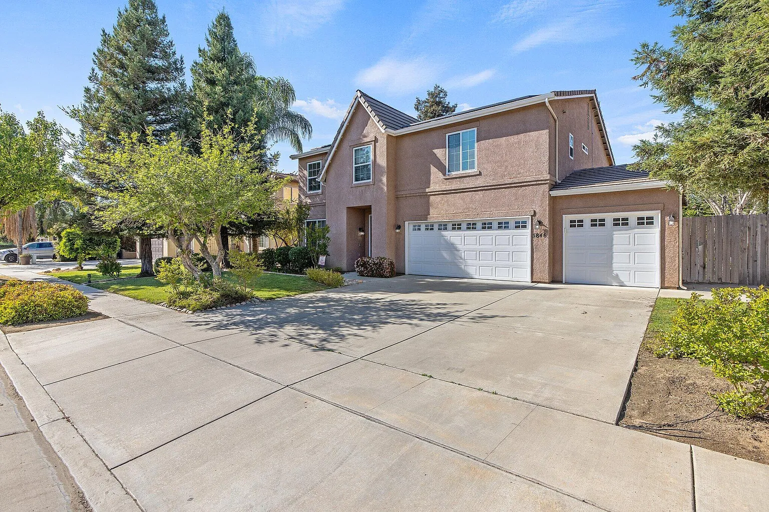 5846 W Clinton Avenue photo 1