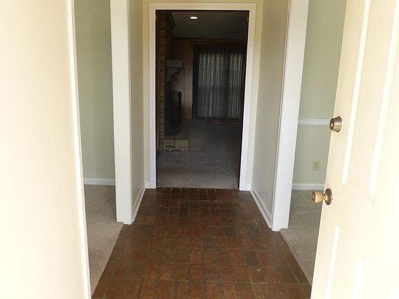 4th image of 2252 Edinburgh Dr