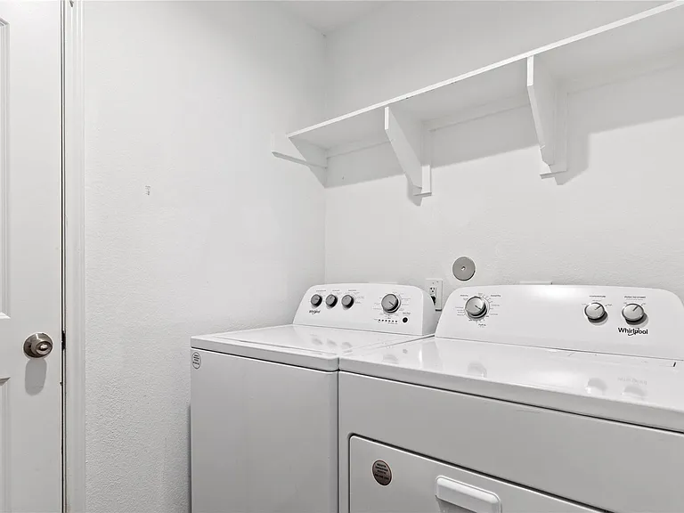 2326 Spruce Cliff Ln — Photo 6