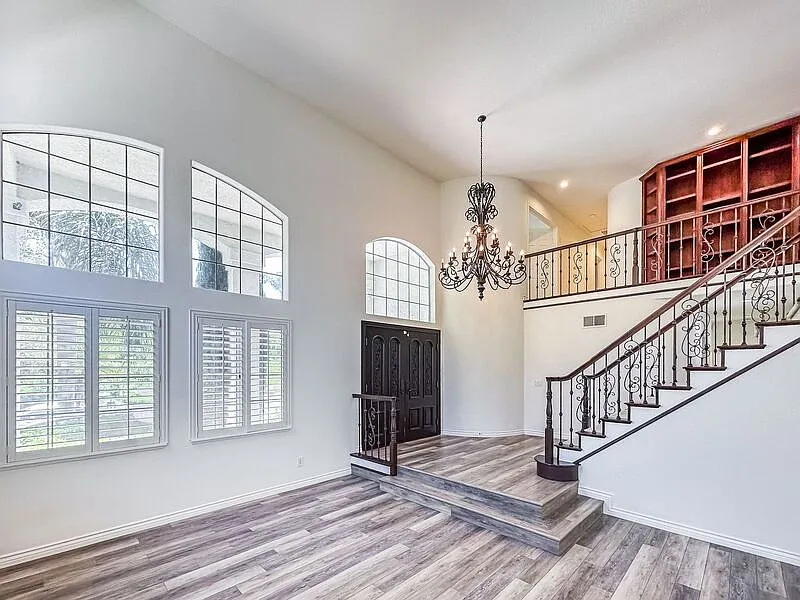 5 bed, 3.0 bath, 3405 sqft, $6,495 — Photo 3