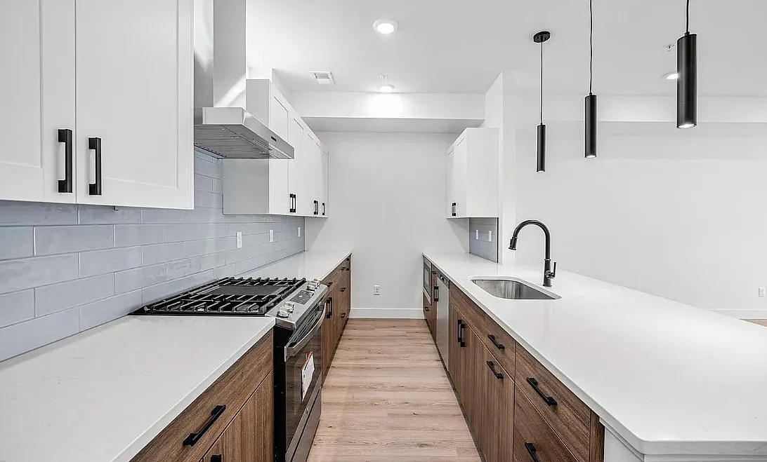 3 bed, 1710 sqft, $3,200 — Photo 3