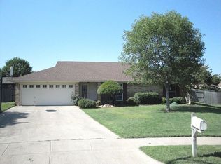 10120 Westpark Dr, Benbrook, TX 76126