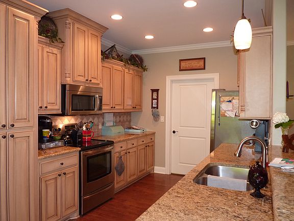 2nd image of 1220 E McLemore Ct