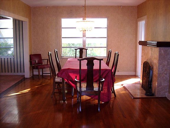 part Dinigroom/fireplace