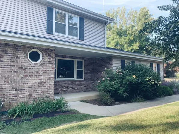 21580 Mary Lynn Dr, Brookfield, WI 53045