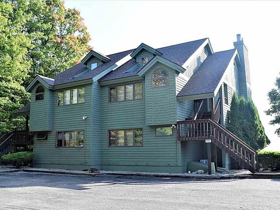 4th image of 759 Maplewood Ln Unit 4