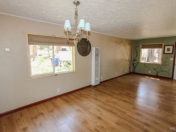 5th image of 880 Wabash Ln