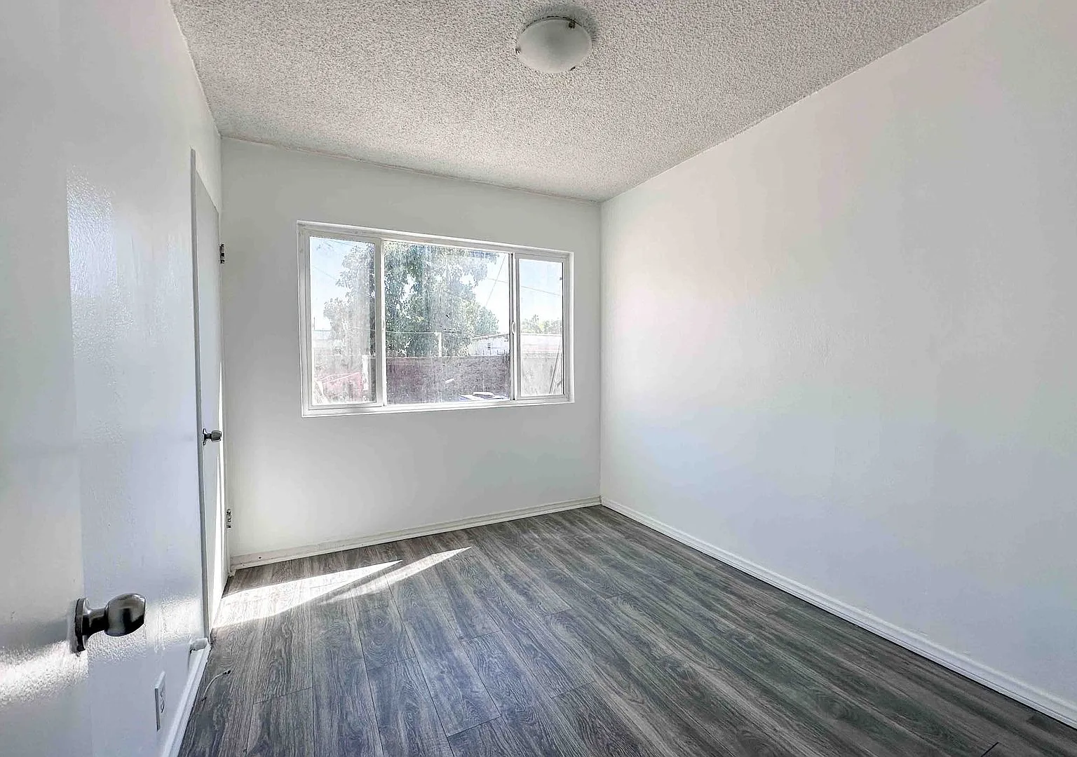 1720 W Gage Ave — Photo 3