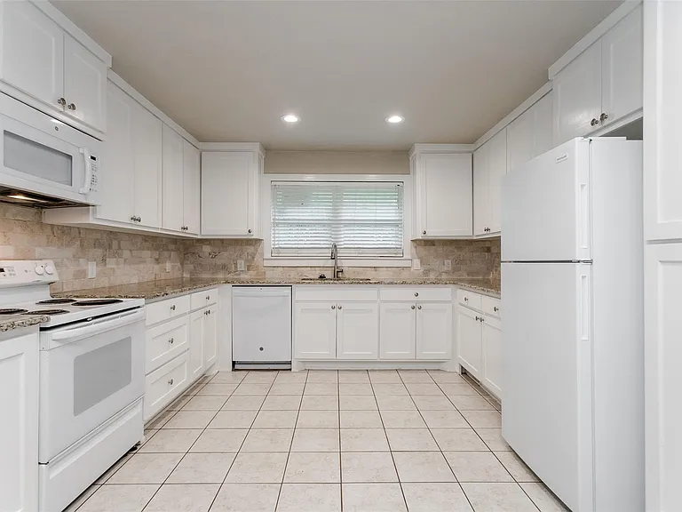 4808 Terrace Trl — Photo 3