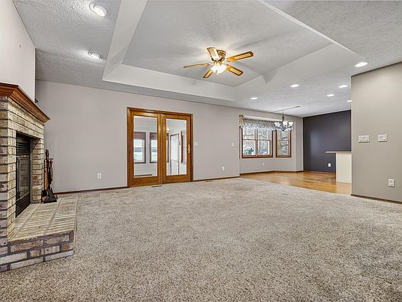 5th image of 582 Fairway Dr
