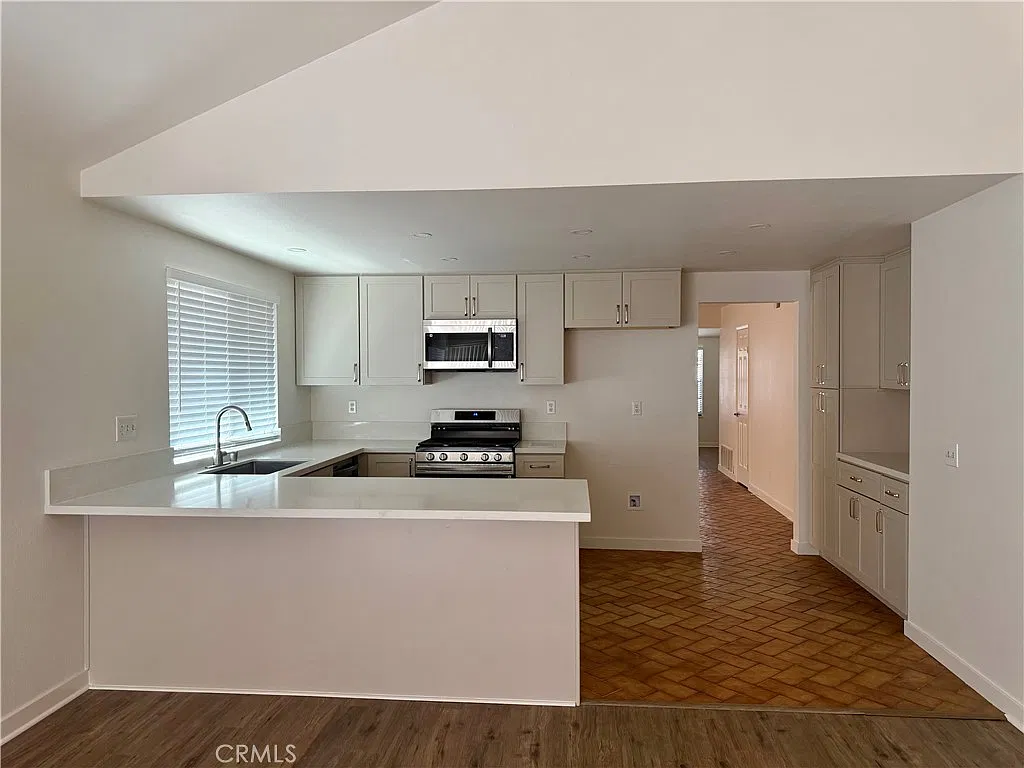 3 bed, 1912 sqft, $4,300 — Photo 4