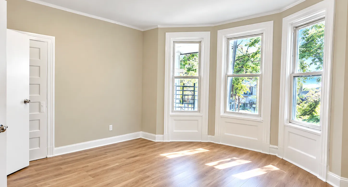 3 bed, 1020 sqft, $1,950 — Photo 1