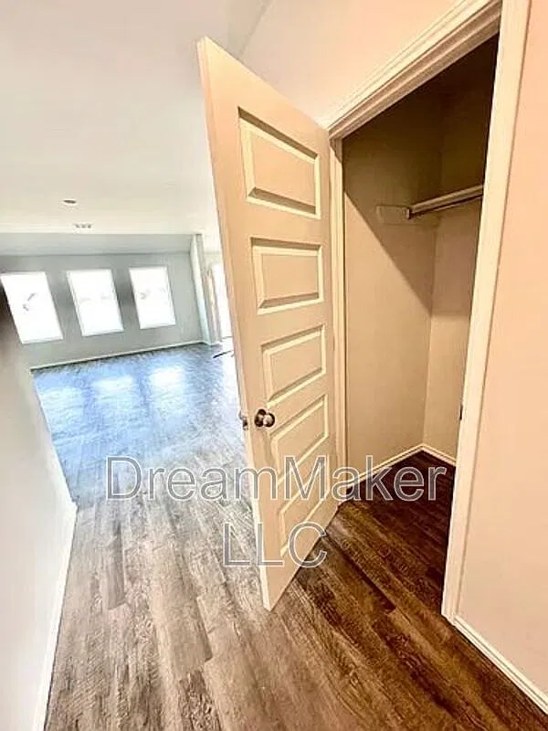 4 bed, 2.0 bath, 1846 sqft, $2,250 — Photo 3