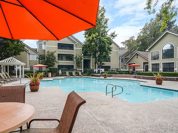 4th image of 1080 Lake Front Dr APT 723