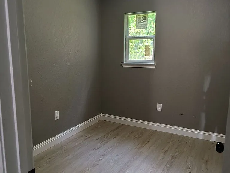4428 Pine St — Photo 5