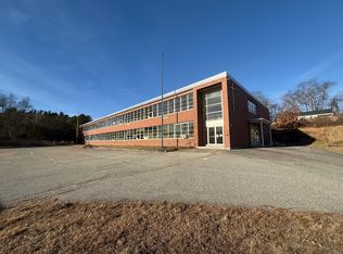 26 Main St, North Grosvenordale, CT 06255