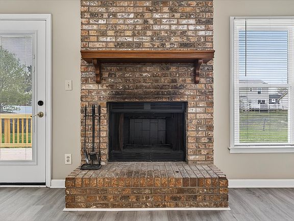5th image of 907 Tudor Ln