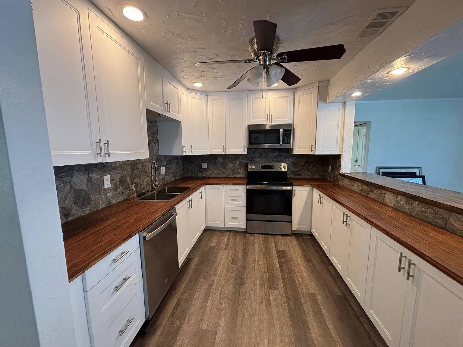 4 bed, 2.0 bath, $2,650 — Photo 2