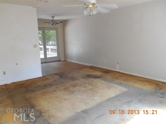 3rd image of 5861 Poplar St
