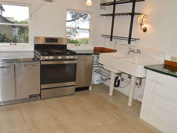 4th image of 141 San Carlos Ave