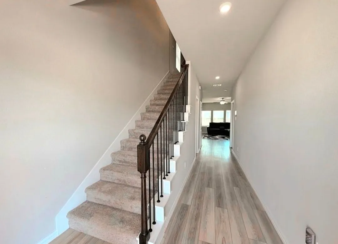 4 bed, 2.5 bath, 2103 sqft, $2,445 — Photo 2