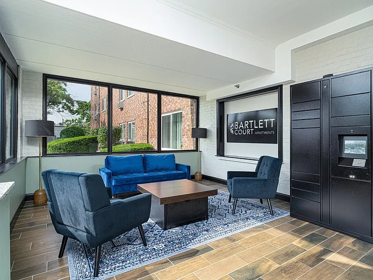 Bartlett Court Apartments — Photo 8
