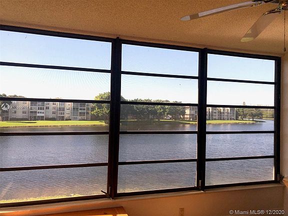 2nd image of 1526 Whitehall Dr APT 301
