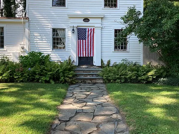 78 Main St, Newtown, CT 06470