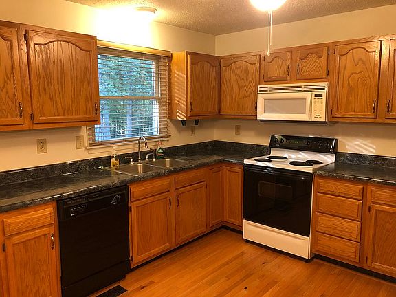 Kitchen - lots of storage 