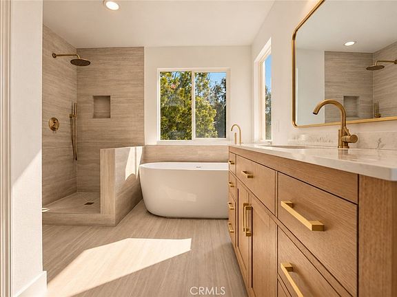 5th image of 28301 Lobelia Ln