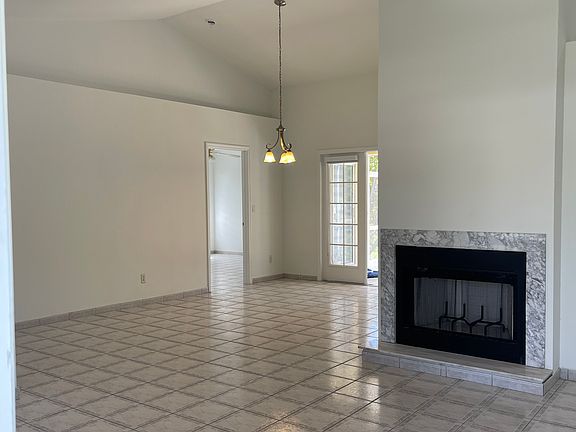 2nd image of 411 Everglades Blvd S