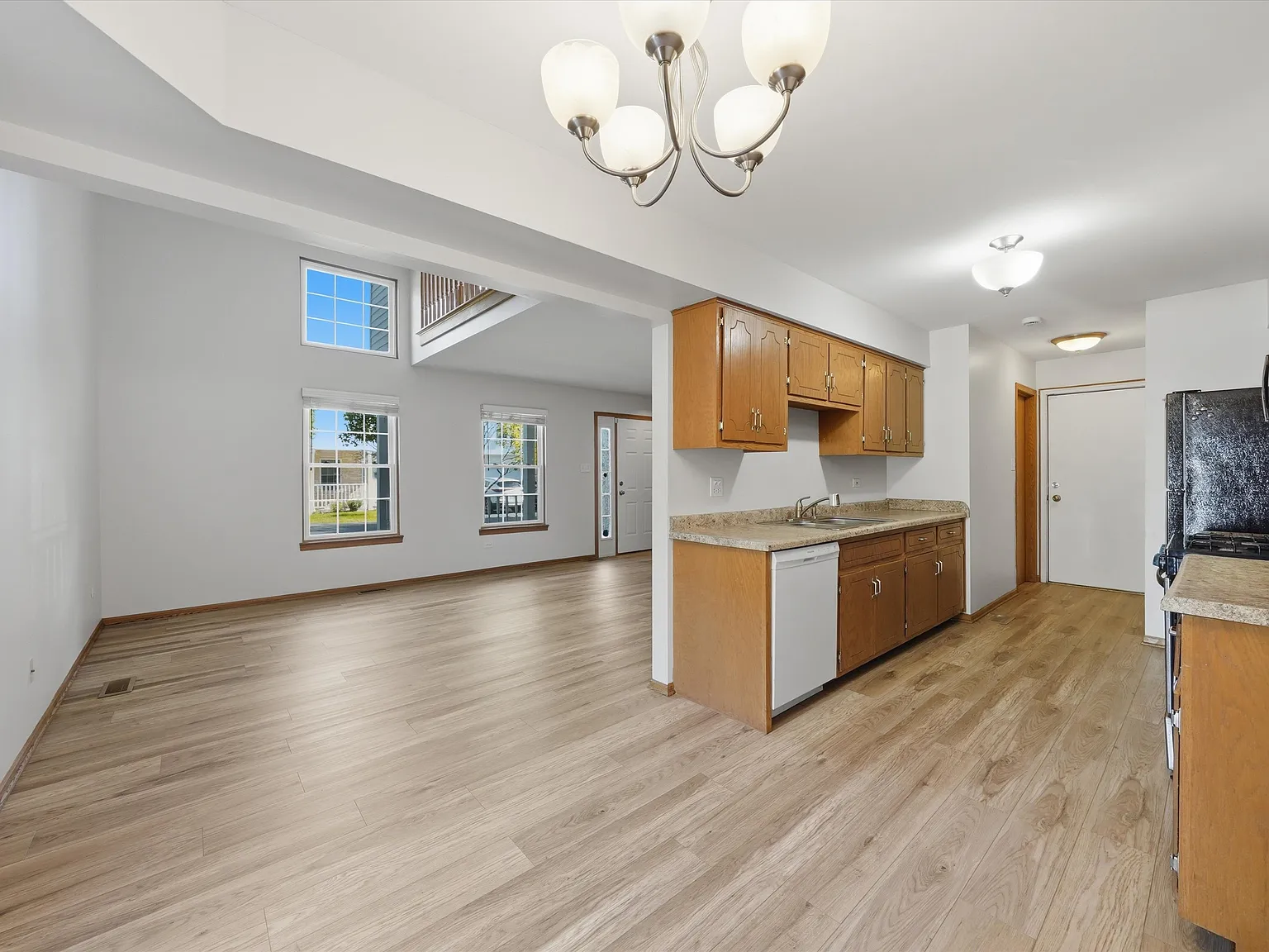 2 bed, 1.5 bath, 1900 sqft, $2,800 — Photo 4