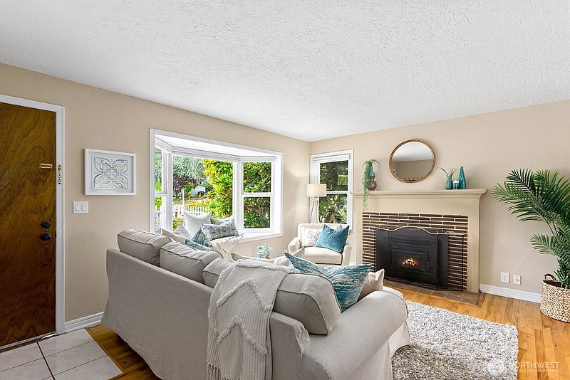 3rd image of 4116 38th Avenue SW