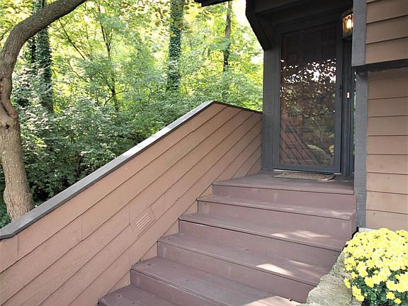 4th image of 1004 Golfview Dr