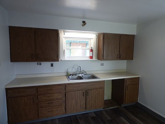 5th image of 406 Grove St
