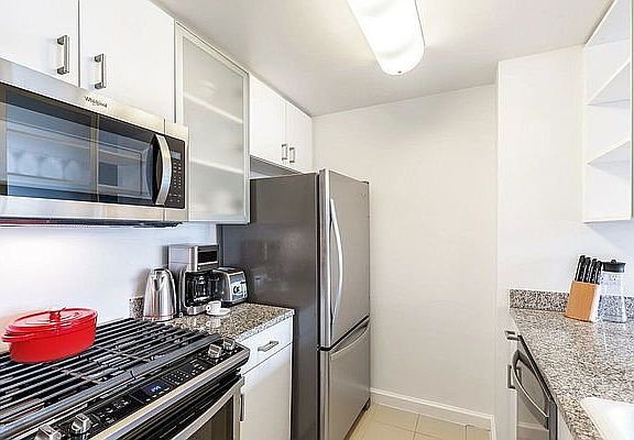 4th image of 316 W 95th St #4E