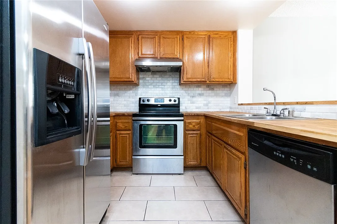 2 bed, 957 sqft, $2,400 — Photo 2