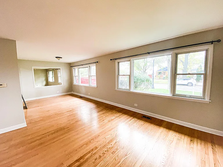 927 Grey Ave — Photo 11