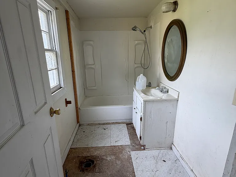311 Oak St — Photo 5