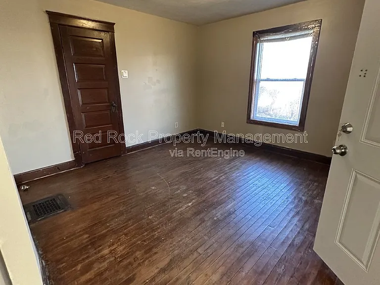 320 Highland Ave — Photo 4