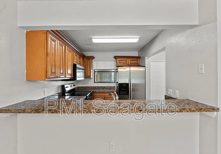 1543 Lake Crystal Dr #G — Photo 16