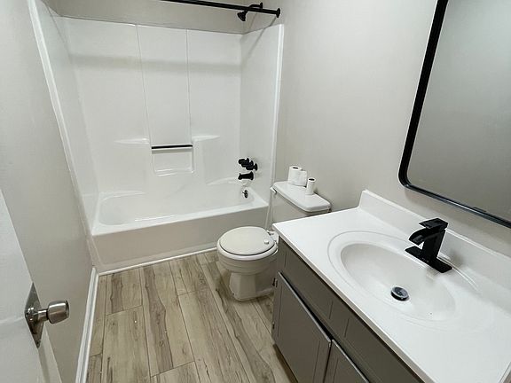 3rd image of 1652 Pinedale Cir NW