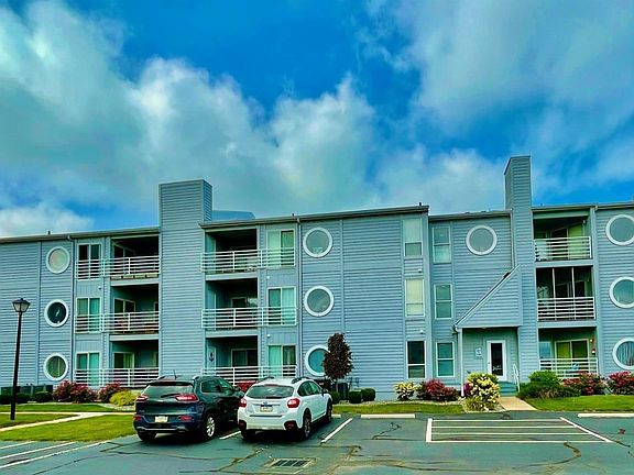 3rd image of 304 Clinton Reef Dr