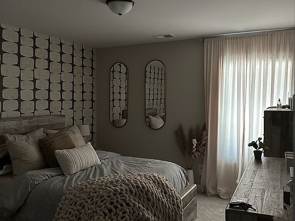 4th image of 1292 Williamette Way