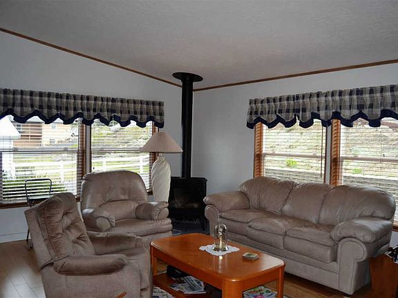 3rd image of 25631 Lincoln Hill Pl E