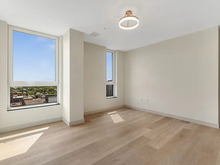 Bank Street Apartments — Photo 52