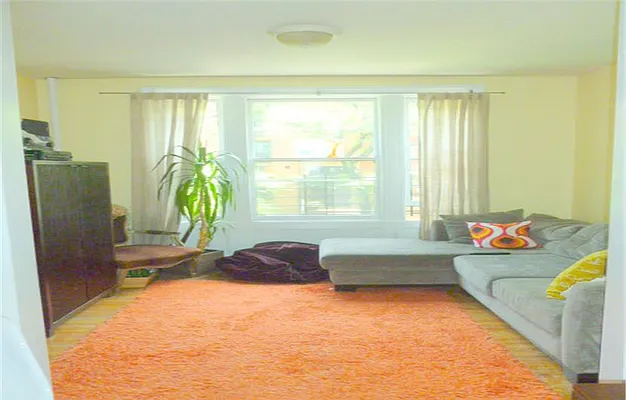 Rented by Buchbinder & Warren | media 32