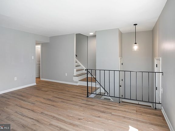 3rd image of 4724 Gainsborough Dr